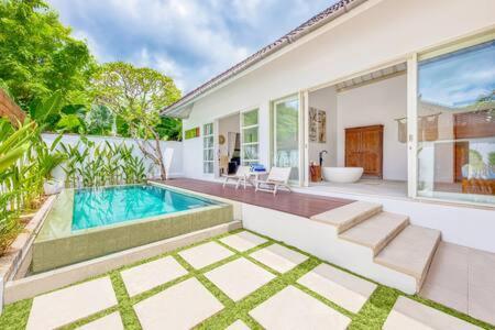 Villa Toscana - 7 Bdr Luxury Villa With Private Pool & Jacuzzi Seminyak  Exterior photo