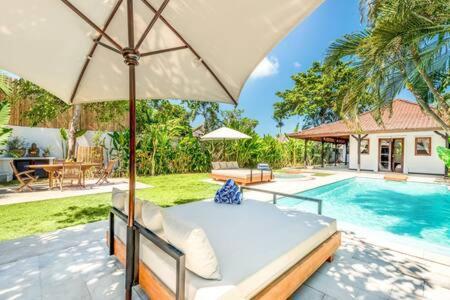 Villa Toscana - 7 Bdr Luxury Villa With Private Pool & Jacuzzi Seminyak  Exterior photo